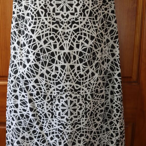 Ellen Tracy Black & White Mandala print Beaded Yoke Party Dress 14 - Picture 8 of 15